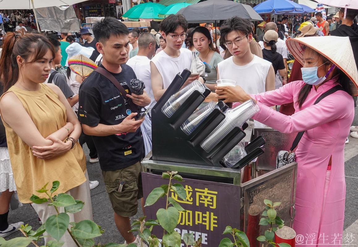 “五一”假期全国重点零售餐饮销售额同比增6.3%，市场繁荣活跃